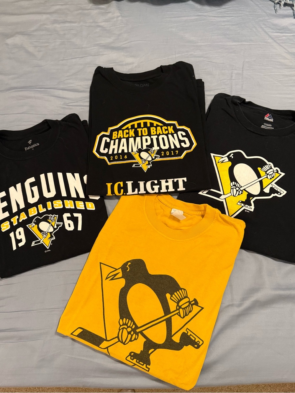 Unisex lot of Pittsburgh Penguins Graphic T-Shirts